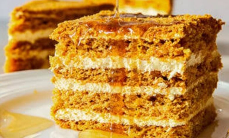 طريقة عمل كيكة العسل بالكريمة